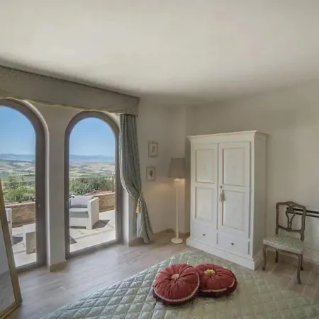 Torresassa Con Piscina Villa